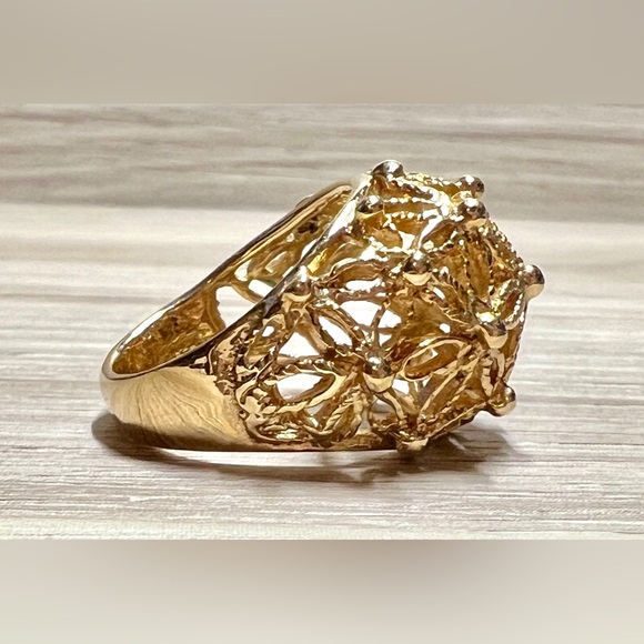 Vintage Designer Signed AVON Gold Tone Floral Filigree Open Ring, Size 6 - Picture 5 of 9